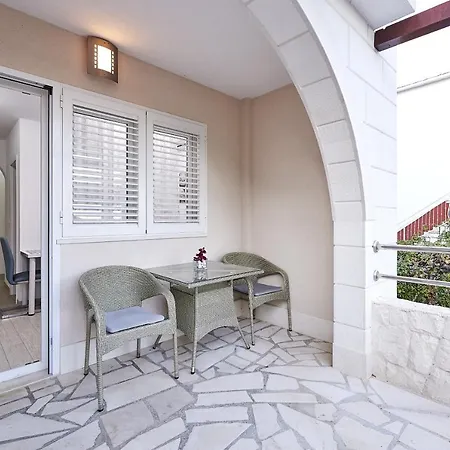 Apartments With A Parking Space Mavarstica, Ciovo - 17803 Trogir Exterior photo