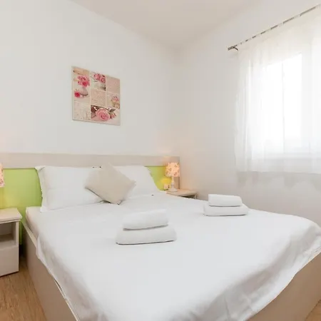 Apartments With A Parking Space Mavarstica, Ciovo - 17803 Trogir Exterior photo