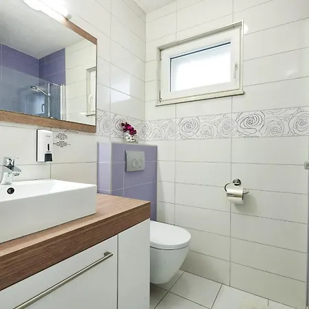 Apartments With A Parking Space Mavarstica, Ciovo - 17803 Trogir Room photo