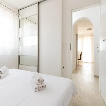 Apartments With A Parking Space Mavarstica, Ciovo - 17803 Trogir Room photo