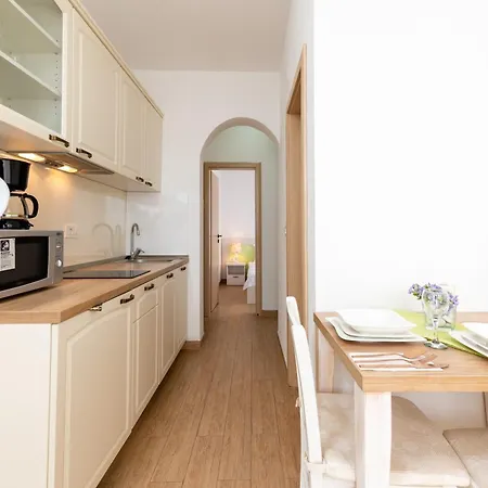 Apartments With A Parking Space Mavarstica, Ciovo - 17803 Trogir Room photo