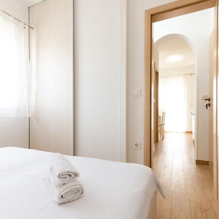 Apartments With A Parking Space Mavarstica, Ciovo - 17803 Trogir Room photo