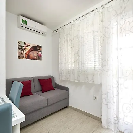 Apartments With A Parking Space Mavarstica, Ciovo - 17803 Trogir Room photo