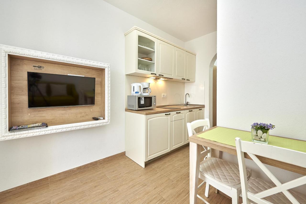 Apartman With A Parking Space Mavarstica, Ciovo - 17803 *
