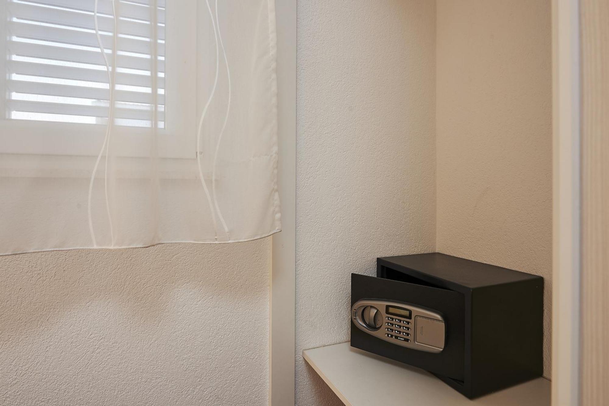 With A Parking Space Mavarstica, Ciovo - 17803 Apartman
